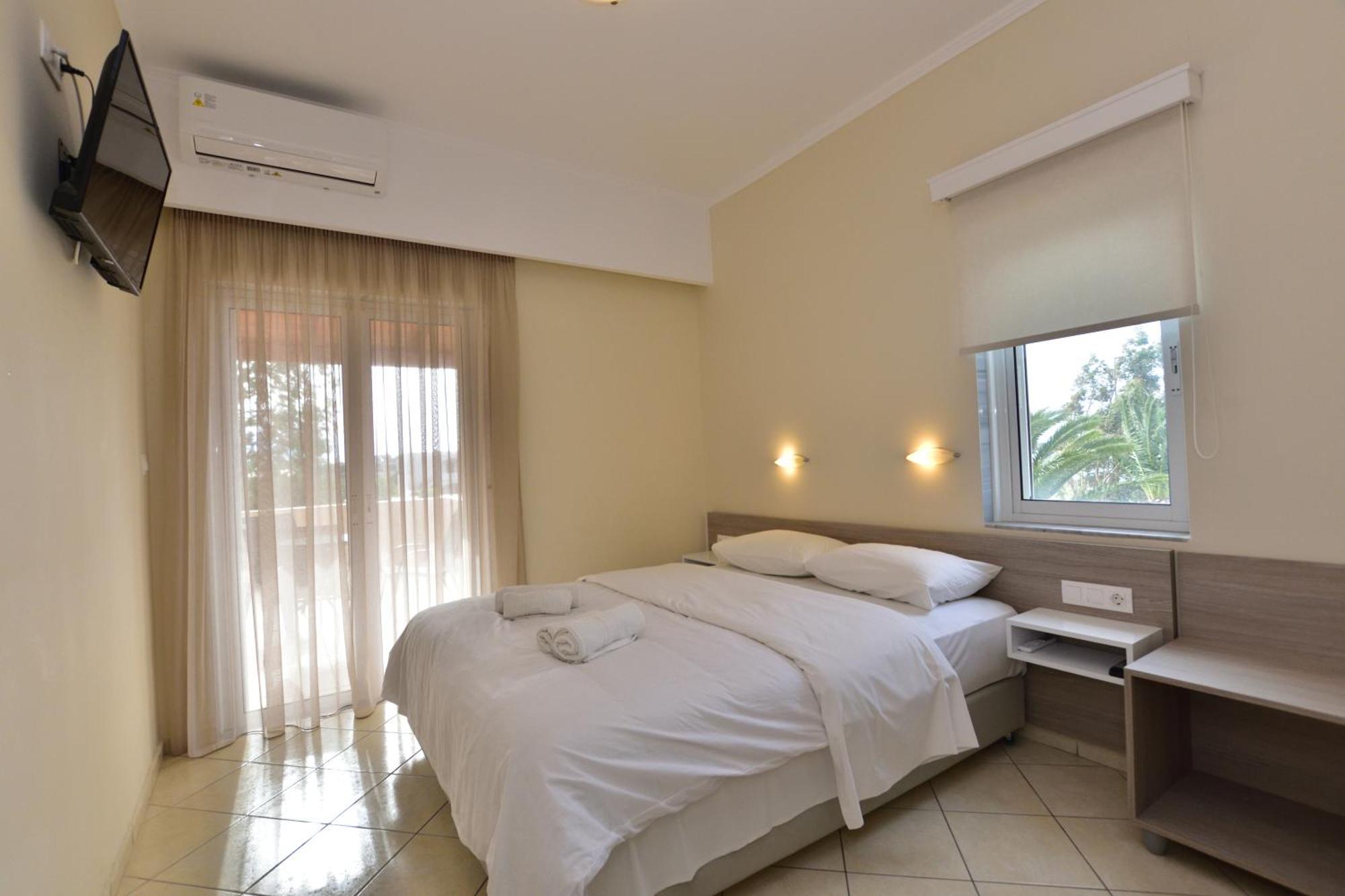 Flisvos Rooms Palaiochora Esterno foto