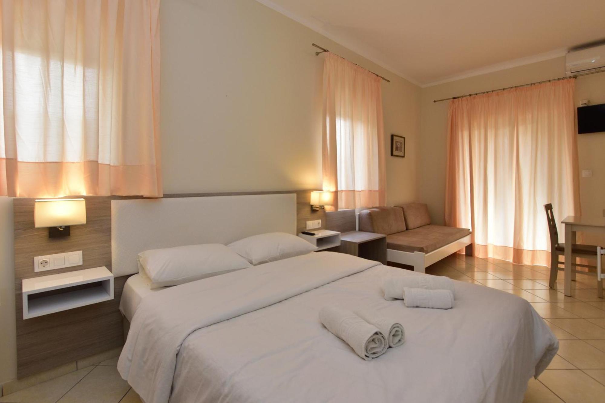 Flisvos Rooms Palaiochora Esterno foto