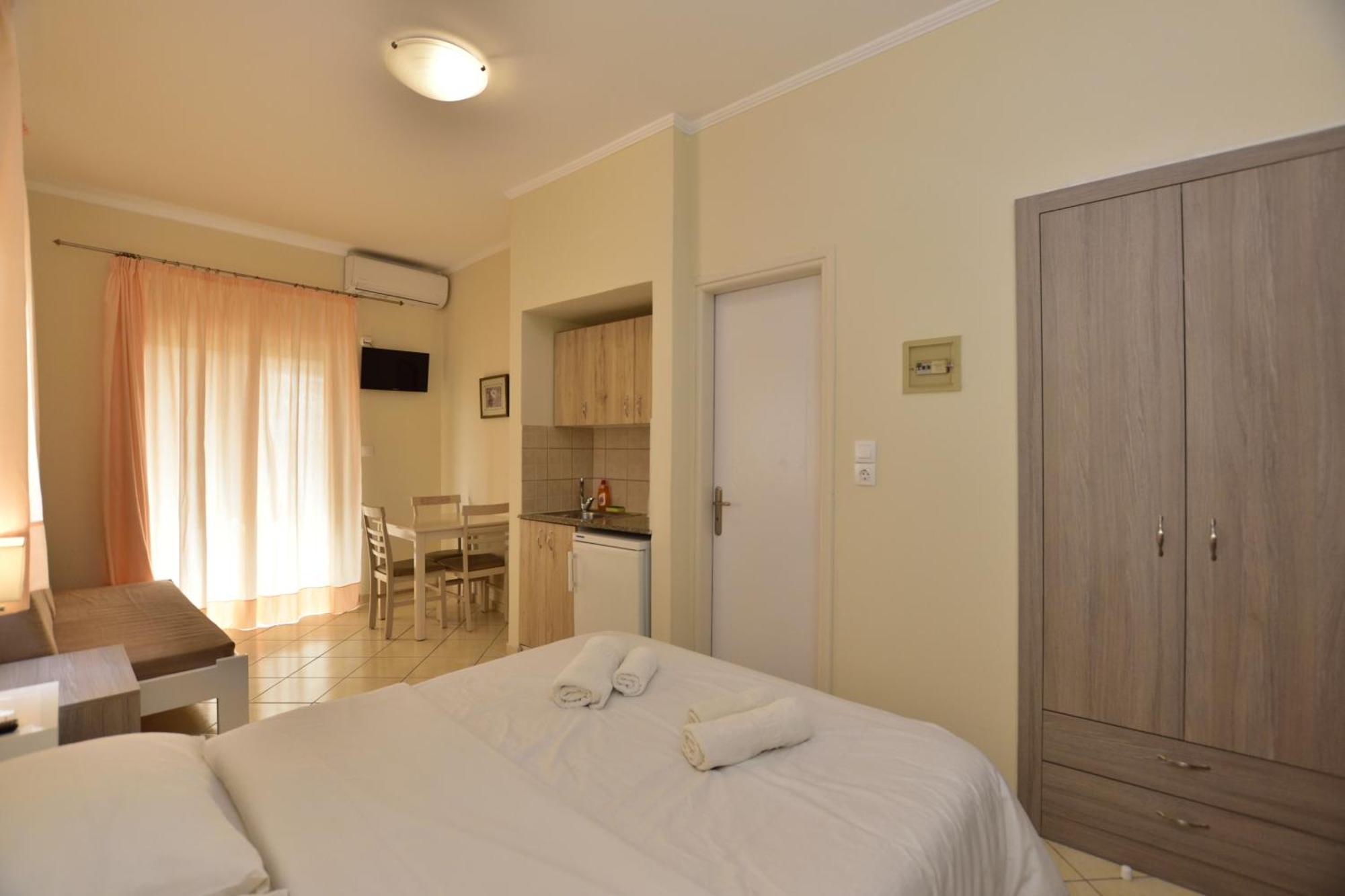 Flisvos Rooms Palaiochora Esterno foto