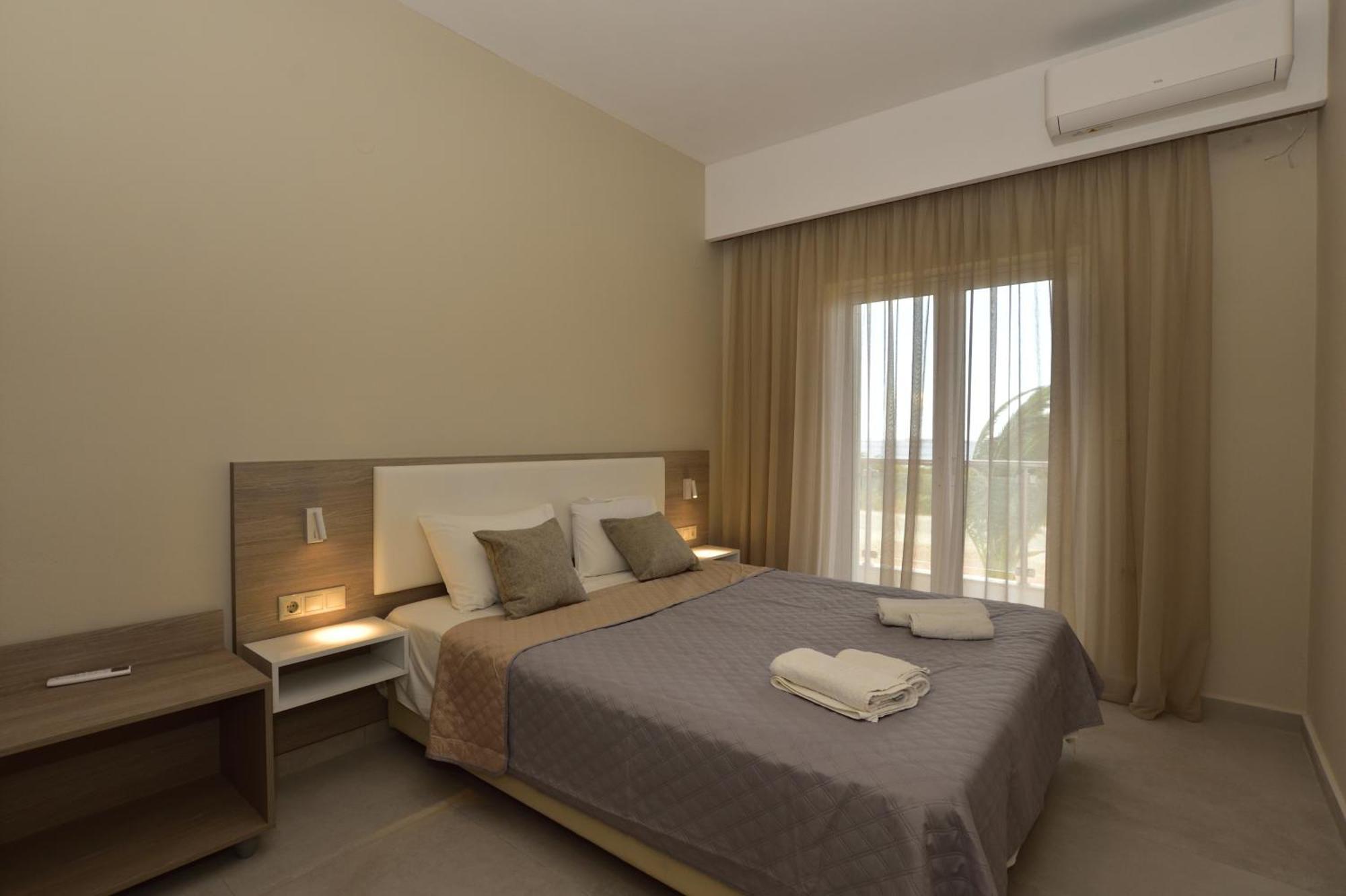 Flisvos Rooms Palaiochora Esterno foto